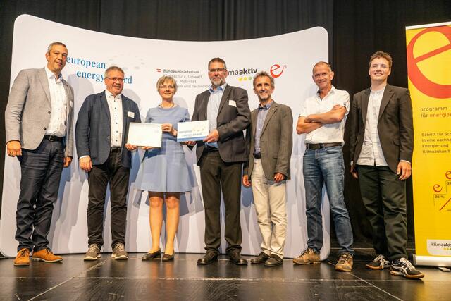 Johann Gamper, Markus Lukasser, Reinhard Mair und Harald Stocker von der Gemeinde Assling freuten sich über die Auszeichnung. | Foto: APA-Fotoservice/Fessl