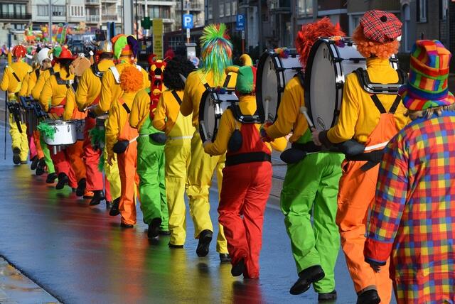 Ein Video zeigt, wie am Mödlinger Fasching rechte Parolen gegrölt werden (Symbolfoto). | Foto: Pixabay