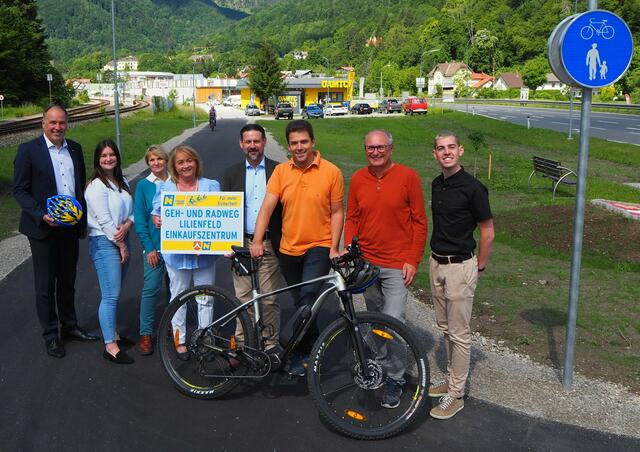 Rainer Irschik (NÖ Straßenbaudirektor-Stv.), Katharina Schuberth, Sabine Kotrba, Sabine Wollinger, Fritz Ofenauer, Manuel Aichberger, Erwin Martinetz, Lukas Brader. | Foto: Lilienfeld