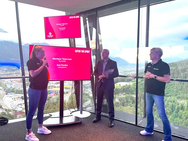 Teamspielerin Anna Pandza (links) und Teamchefin Monique Tijsterman (rechts) | Foto: Martina Obertimpfler 