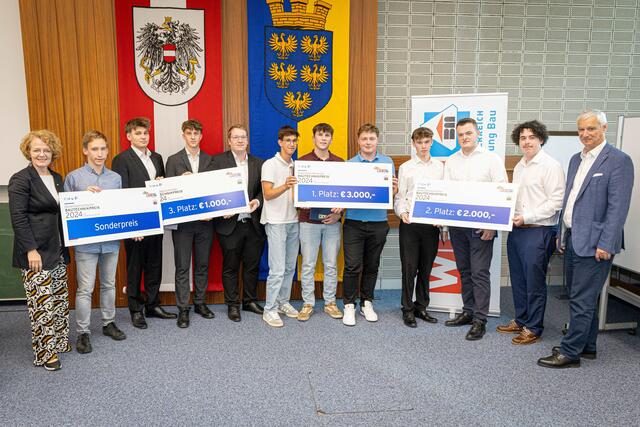 Alle Preisträger mit Landesrätin Christiane Teschl-Hofmeister (l.) und Landesinnungsmeister Günther Lehner (r.).

  | Foto: fotoplutsch.at