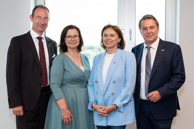 NÖ Spartenobmann Tourismus, Mario Pulker, NÖ Hotellerie-Obfrau Karin Rosenberger, Tourismus-Staatssekretärin Susanne Kraus-Winkler und WKNÖ-Präsident Wolfgang Ecker. | Foto: Andreas Kraus