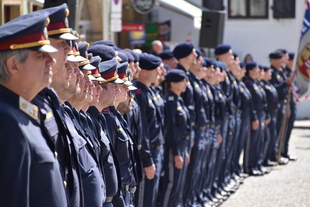 8 Polizistinnen und Polizisten waren bei der Angelobung- und Ausmusterungsfeier in Rust dabei.  | Foto: Stefan Schneider