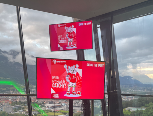 Unter anderem wurde das offizielle Maskottchen der Women's EHF EURO 2024 vorgestellt. Wildkatze „Catchy" verkörpert die Energie und Begeisterung des Handballturniers.  | Foto: Martina Obertimpfler 