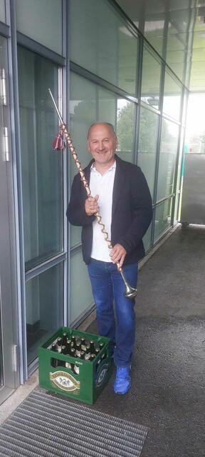 Der Tambourstab befindet sich wieder in den Händen seines rechtmäßigen Besitzers. | Foto: Rudi Burgstaller