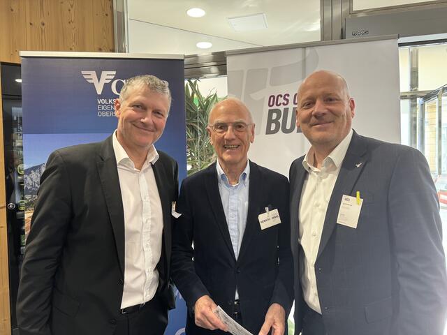 Gute Partner auf allen Ebenen: Franz Höcher (Volksbank), Organisator Sigi Nerath und Oliver Freunde (Bulls Kapenberg). | Foto: Regionalmedien Steiermark/Moritz