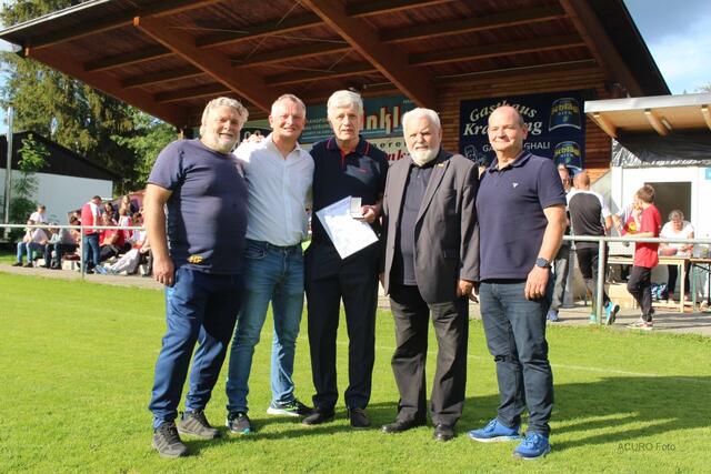 Herbert Feldler (Obmannstellvertreter), Markus Gutenberger (Obmann), Reinhold Prem, Vizepräsident ASVÖ OÖ Günther Haidinger und Sektionsleiter Gerhard Feldler (v. l.). | Foto: Robert Cupak