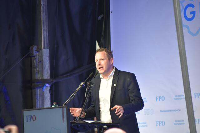 Michael Schnedlitz betonte die "Möglichkeit einer Wende". | Foto: Michael Strini