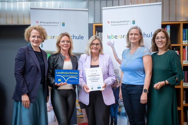 C. Teschl- Hofmeister, S. Faschinger, V. Kampenhuber, C. Schmutz und B. Schuckert (v. li.). | Foto: Jürgen Pistracher | Bildungsdirektion NÖ