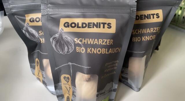 Der „Schwoaze Knofl“ vom Biohof Goldenits ist ungeöffnet mindestens 24 Monate haltbar. | Foto: Kathrin Santha