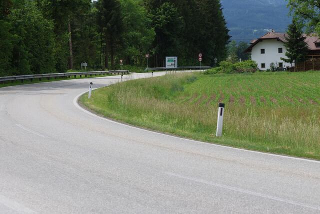 Leichte Verletzungen erlitt ein Pkw-Lenker bei einem Verkehrsunfall auf der B120 Scharnsteiner Straße in Pettenbach. | Foto: laumat.at/Matthias Lauber