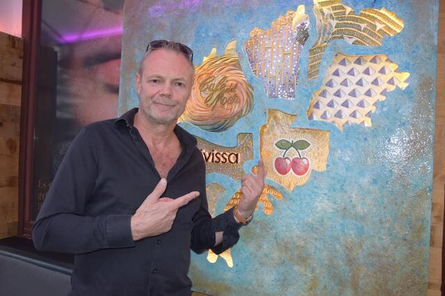 Musikproduzent Klaus Biedermann lud zur Geburtstagsfeier und Vernissage in die "stadt.Allee".  | Foto: Patricia Hillinger