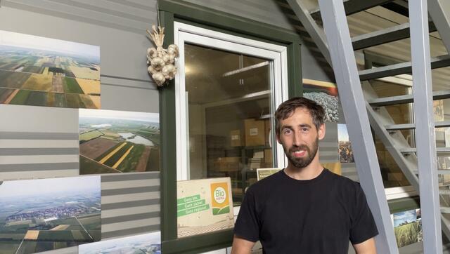 David Goldenits erklärt die Vorzüge des Black Garlic im Gegensatz zu seinem weißen Urprodukt. | Foto: Kathrin Santha