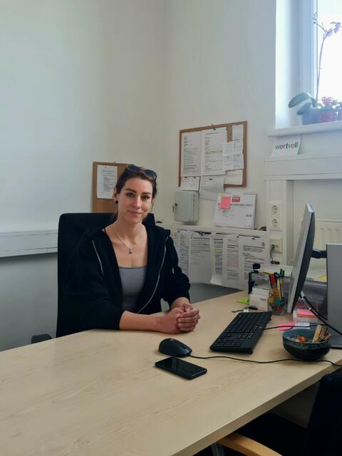 Caritas-Mitarbeiterin Daniela Denk arbeitet im Notquartier. | Foto: Caritas