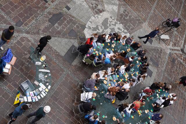 Kürzlich fand in Weiz das Straßenlabor für Zivilcourage statt. Schülerinnen und Schüler befassten sich dabei mit den Hintergründen von Gewalt in der Öffentlichkeit und dem Umgang damit. | Foto: cardamom
