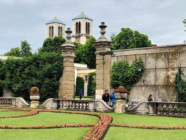 Mirabellgarten und  Andräkirche  | Foto: H.Bachinger 