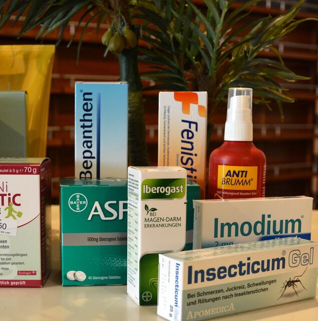 Eine gewisse Basisausstattung sollte die Reiseapotheke umfassen. (Symbolfoto)
