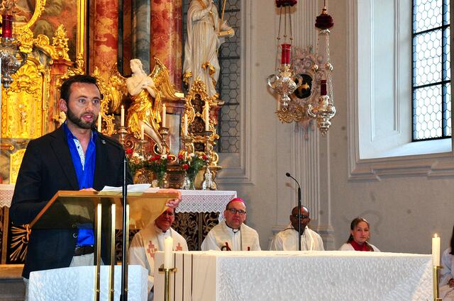 Bürgermeister Thomas Suitner über die Behindertenarbeit: "In Axams hat es begonnen - und in Axams geht es weiter!" | Foto: Hassl