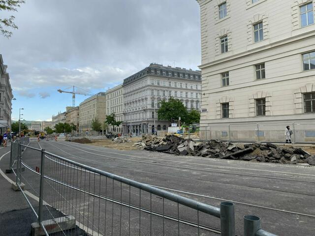 Die Baustelle an der Universitätsstraße sorgt derzeit für Verkehrseinschränkungen. | Foto: Laura Rieger
