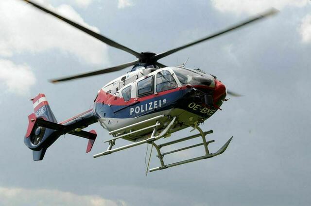 Auch ein Polizeihubschrauber war im Einsatz. | Foto: Symbolfoto Neckar