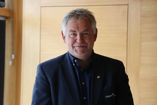 Bürgermeister Helmut Mall freut sich über die Aufnahme in das e5-Programm. | Foto: Celina Leitner
