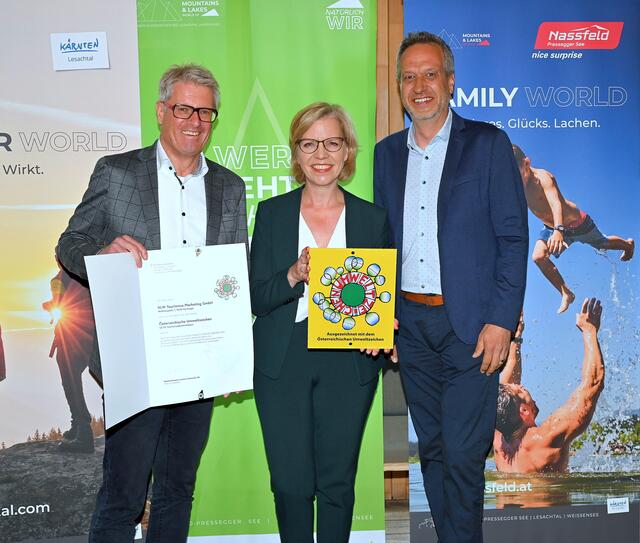 GF Christopher Gruber, Klimaschutzministerin Leonore Gewessler, GF Markus Brandstätter (von links)
 | Foto: Hans Jost