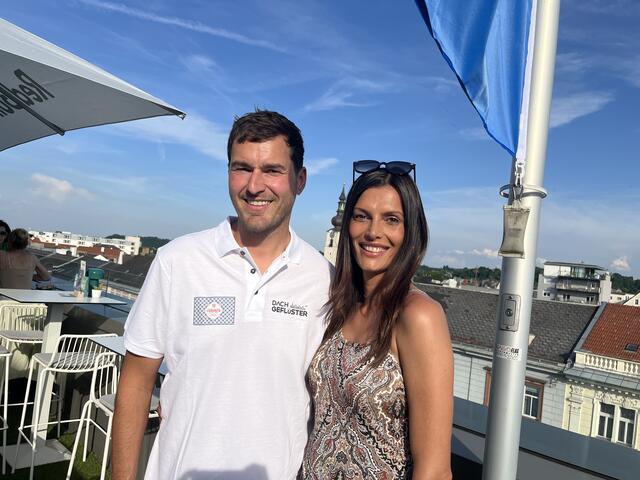 Hoch über Wels lädt Barchef und Dachgeflüster-Betreiber Patrick Balange wieder zum sommerlichen Flanieren in die Skybar ein. | Foto: BRS