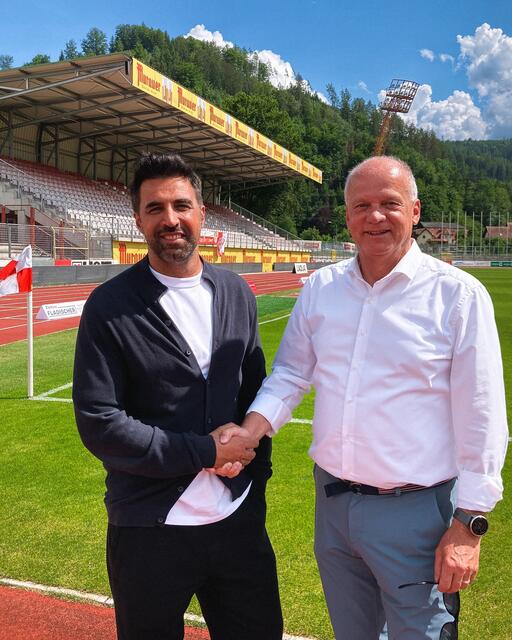 Der neue KSV-Cheftrainer Ismail Atalan (li.) mit KSV-Präsident Erwin Fuchs. | Foto: KSV 1919