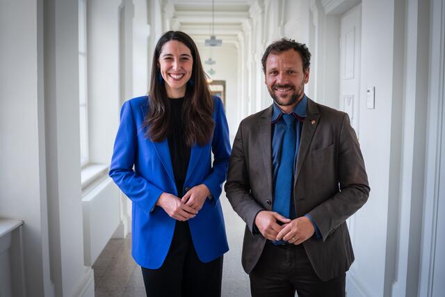 Planungsverbandsobmann Florian Riedl unterstützt Sophia Kircher  | Foto: Fettinger