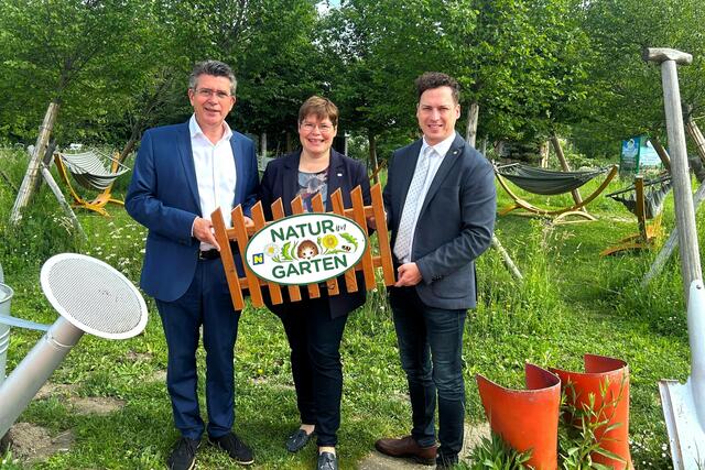 Peter Eisenschenk/Bürgermeister Tulln, Christa Lackner/Geschäftsführerin „Natur im Garten” und Abgeordneter zum NÖ Landtag Bernhard Heinreichsberger. | Foto: „Natur im Garten“