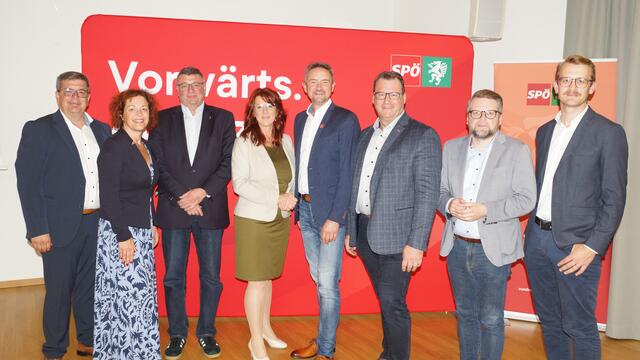 Alois Hirschmann, Cornelia Schweiner, Jörg Leichtfried, Maria Hauer, Martin Weber, Marcus Gordisch, Johannes Schwarz und Florian Seifter (v.l.) bei der Regionalkonferenz der SPÖ. | Foto: SPÖ Südoststeiermark