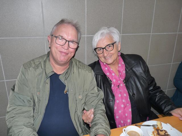 Wilhelm und Sonja Knechtl strahlen in die Kamera.