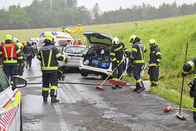Zu einem schweren Unfall kam es am Samstag auf der L503. | Foto: Fotostudio Manfred Fesl