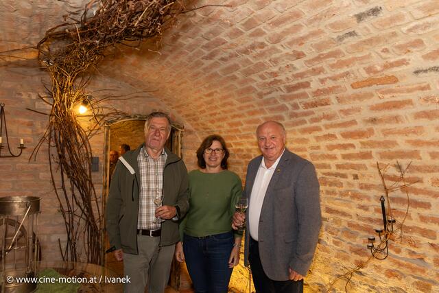 Hans Prendl mit Gattin Christine und Bürgermeister Ernst Wendl (vlnr). | Foto: www.cine-motion.at / Ivanek
