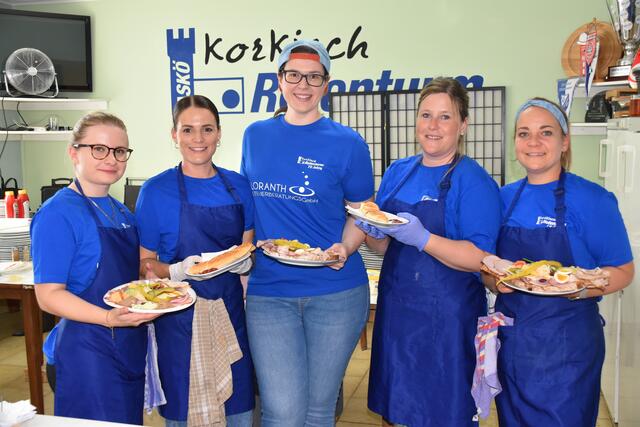Das Küchenteam sorgte für hervorragende Heurigenspezialitäten. | Foto: Michael Strini