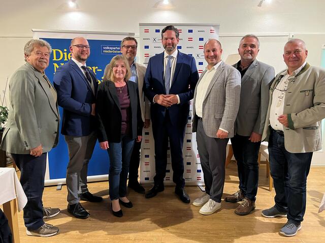 Heinrich Ortner, Christoph Müllböck, Magdalena Eichinger, Peter Tötzer, Lukas Mandl, Paul Frühling, Martin Kolber, Günther Schätzinger. | Foto: Gemeinde Moosbrunn