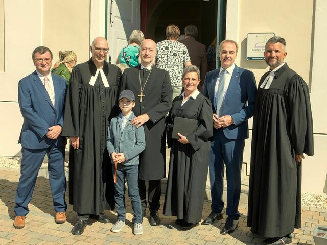 Beim Gustav-Adolf-Fest in Stadtschlaining konnte Pfarrer Gerhard Harkam zahlreiche Ehrengäste begrüßen - an der Spitze Superintendent Robert Jonischkeit und LR Leonhard Schneemann.