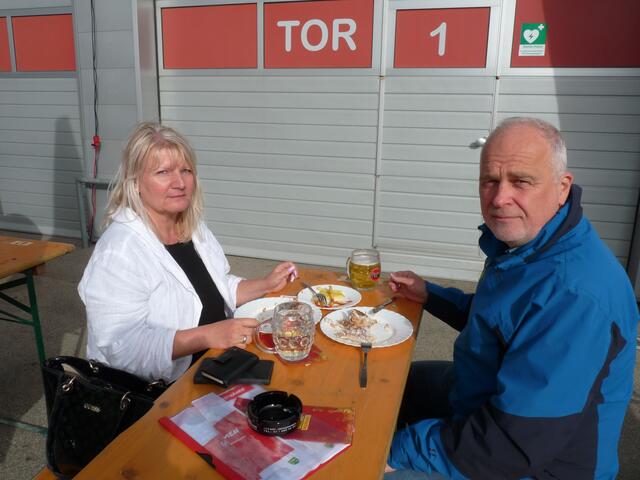 Claudia und Erik Eckel beim FF-Heurigen.
