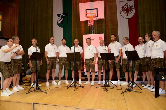 Selbstverständlich gab es zahlreiche Lieder der Jubilare.