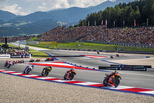 Die neue Schikane kommt bei Fans gut an. | Foto: Red Bull Content Pool