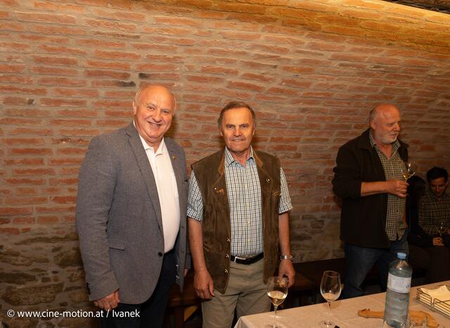 Bürgermeister Ernst Wendl gemeinsam mit Franz Karpf (vlnr). | Foto: www.cine-motion.at / Ivanek