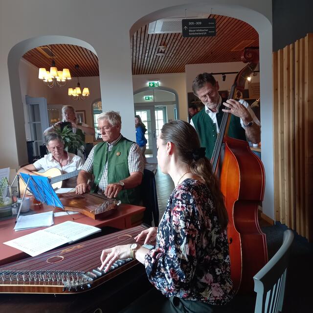 Gemütlichkeit und Musik | Foto: Birgit Lichtenberger