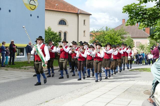 Musikkapelle Pischelsdorf mit Stabührer Wolfgang Schwarz und Kapellmeister Wolfgang Winkler