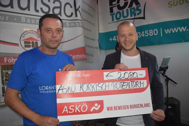 2.080 Euro vom ASKÖ Burgenland: Obm. Roman Takacs und ASKÖ-Präs. Maximilian Köllner | Foto: Michael Strini