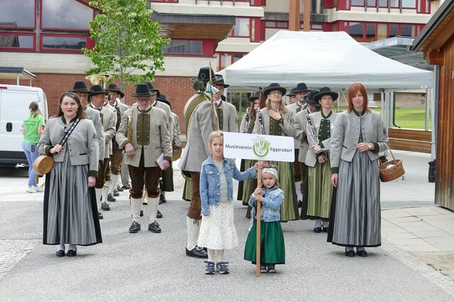Empfang durch den Musikverein Eggersdorf der 22 Gastkapellen