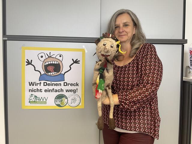Marion Read und ihre Handpuppe Emil haben es sich zur Aufgabe gemacht, die Trennmoral der Bevölkerung zu steigern. | Foto: RegionalMedien Steiermark