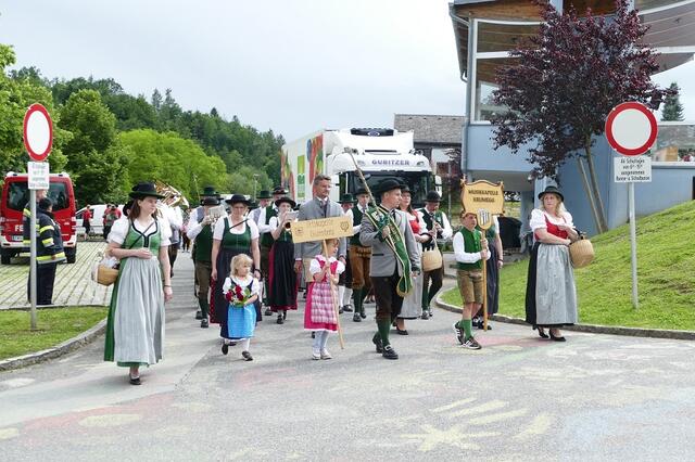 2 Musikbezirke in einem Marschblock vereint: Musikkapelle Krumegg, Ortsmusik Gutenberg und Musikkapelle Heimatklang Puch 