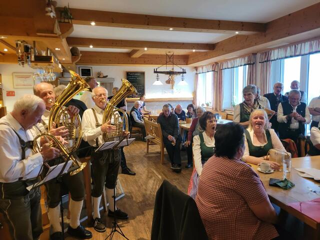 Fröhlich und gemütlich war es bei der Kulturroas am Eigruberhof in Kleinraming