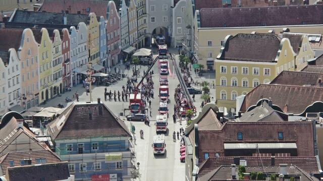 Jede Feuerwehr war mindestens mit einem Fahrzeug dabei, was für die Einsatzorganisation eine besondere Herausforderung war.  | Foto: BFKDO Schärding