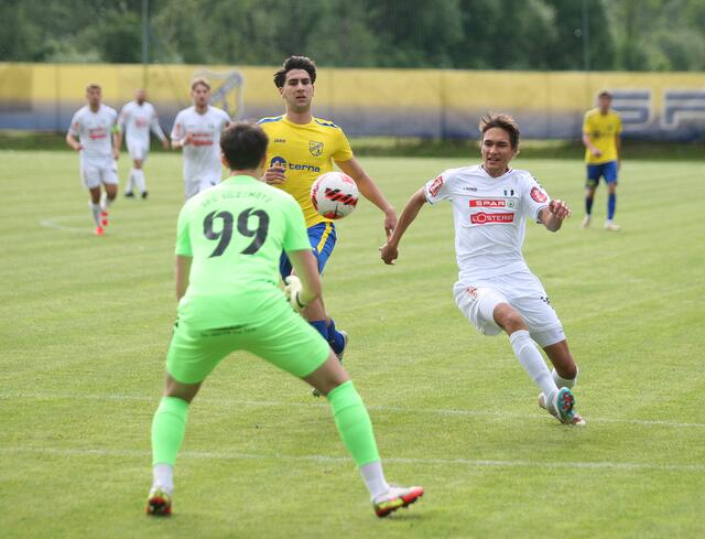 Silz/Mötz mit Keeper Gerald Kirchebner und Verteidiger Sefik Abali ließ gegen die Festungsstädter nichts anbrennen. | Foto: Peter Leitner